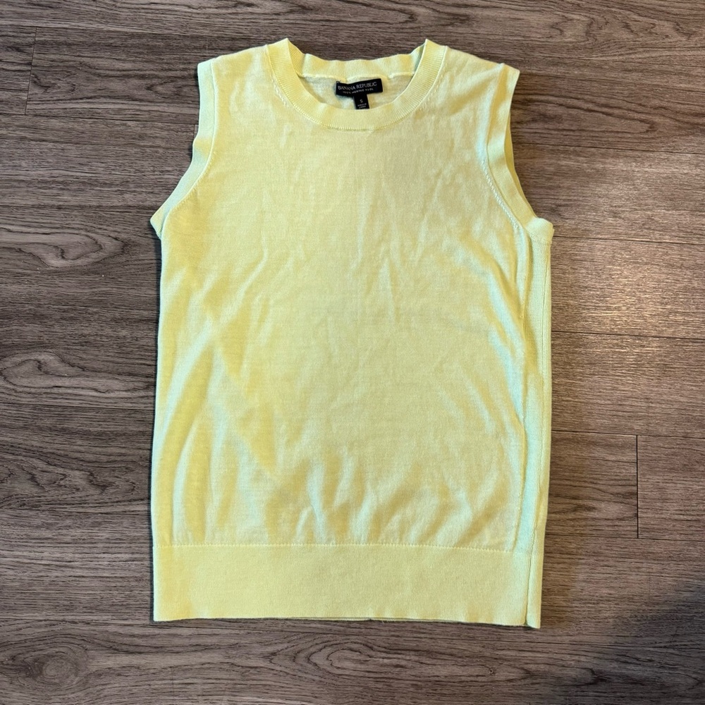 Banana Republic 100% Wool Light Green Sleeveless Sweater Vest Top - Size Small